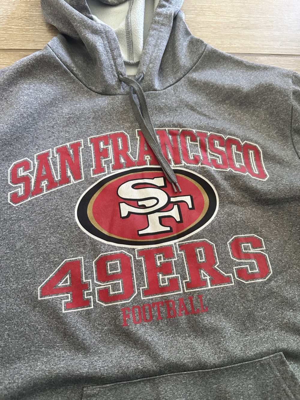 Team Apparel San Francisco 49ers Gray Pullover Hoodie with Red Logo - Picture 2 of 4